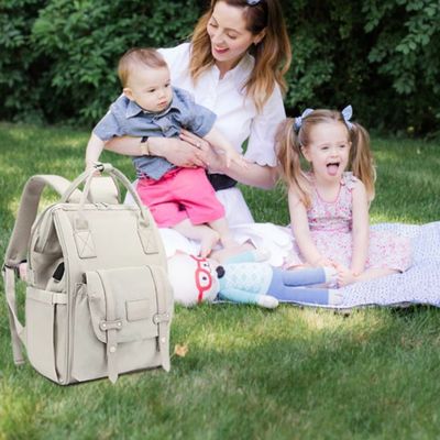 maman sortie enfants avec sac a lange