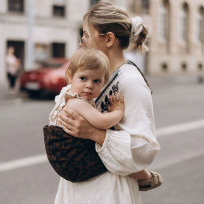 bebecharpe echarpe de portage bebe poitrine maman