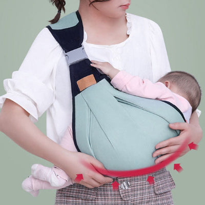 écharpe de portage bébé endormi dans bras maman