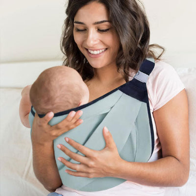 écharpe de portage maman sourit bébé dans babymov