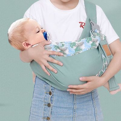 echarpe de portage tetine dans bouche bebe