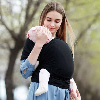 maman caline bébé porté avec echarpe de portage